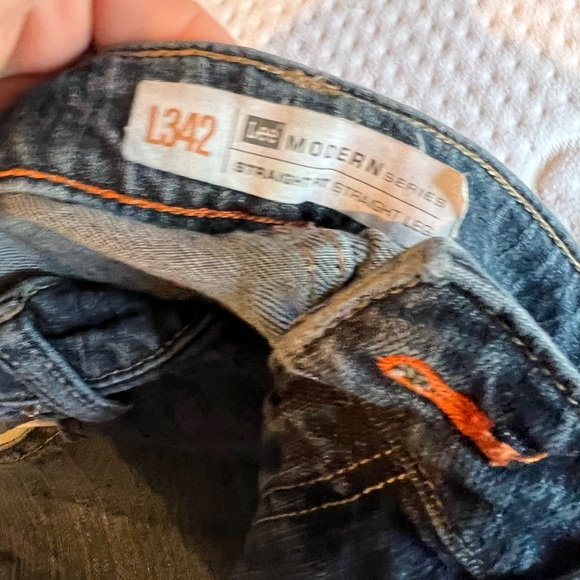 Lee - Picture 2 of 2